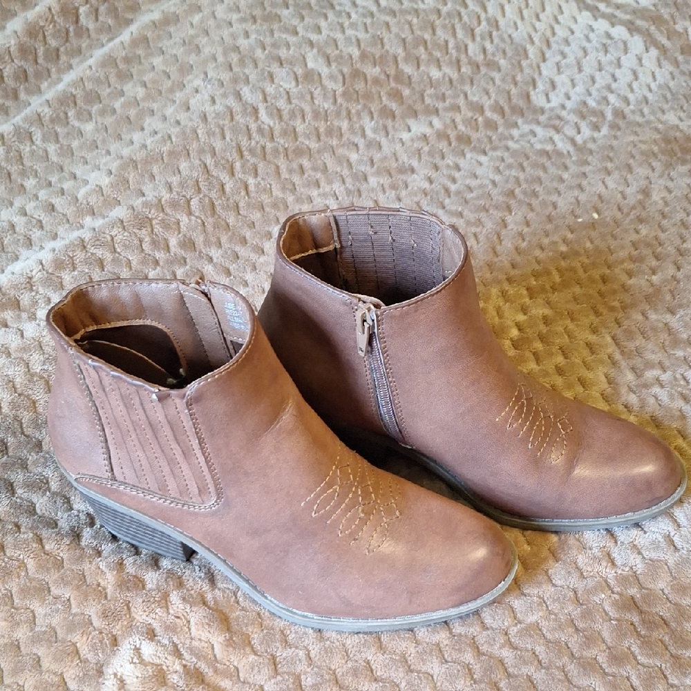 Women's FRYE AND CO. Brown Ankle Boots